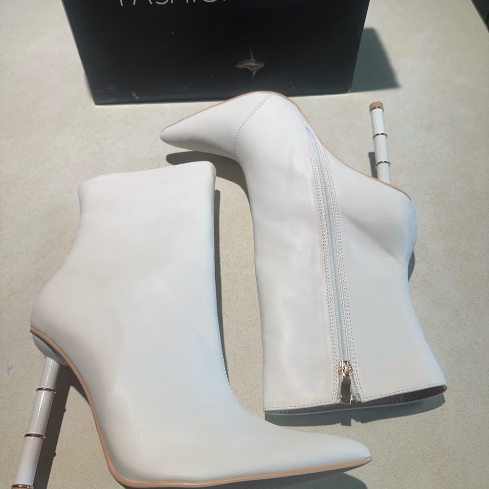 FASHION NOVA Ivory Women's Ankle Boots Size 10 - Picture 3 of 8